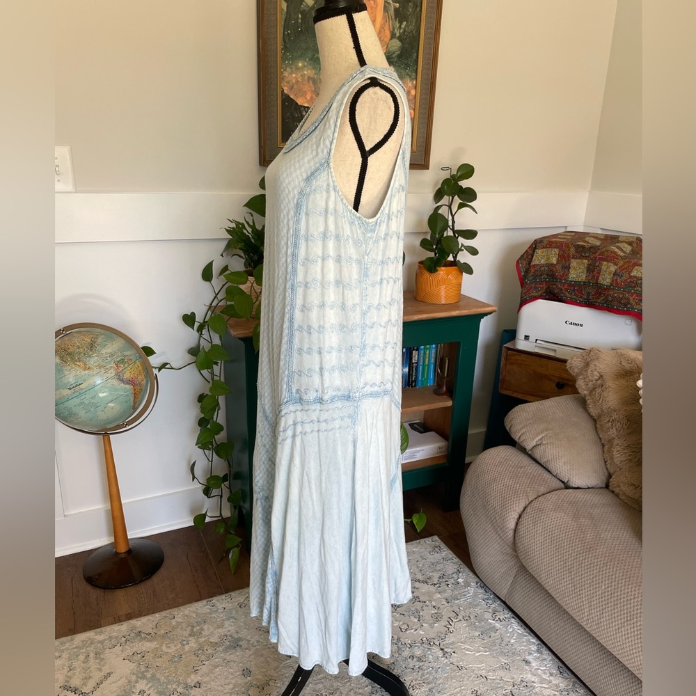 Expressions Chambray Denim Lightweight Rayon Dress Embroidery Waves Large - Picture 2 of 5
